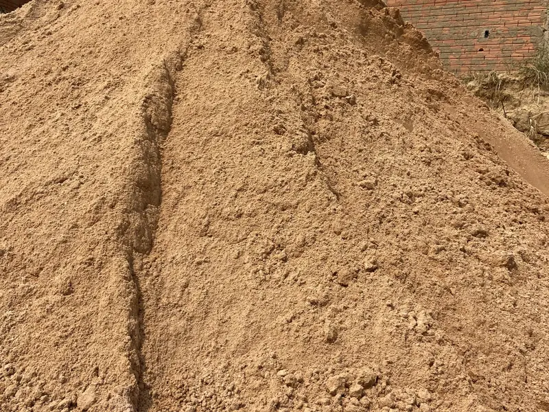 Areia média em pilha no depósito em Americana